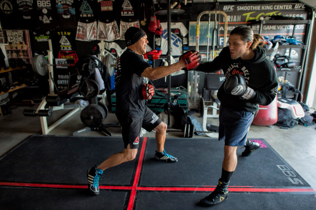 LDN-L-UFC222-ORTEGA-0301